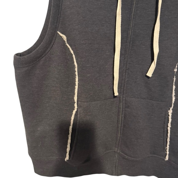 Women’s Old Navy gray Sleeveless Sherpa Hoodie Size XXL - Picture 3 of 9